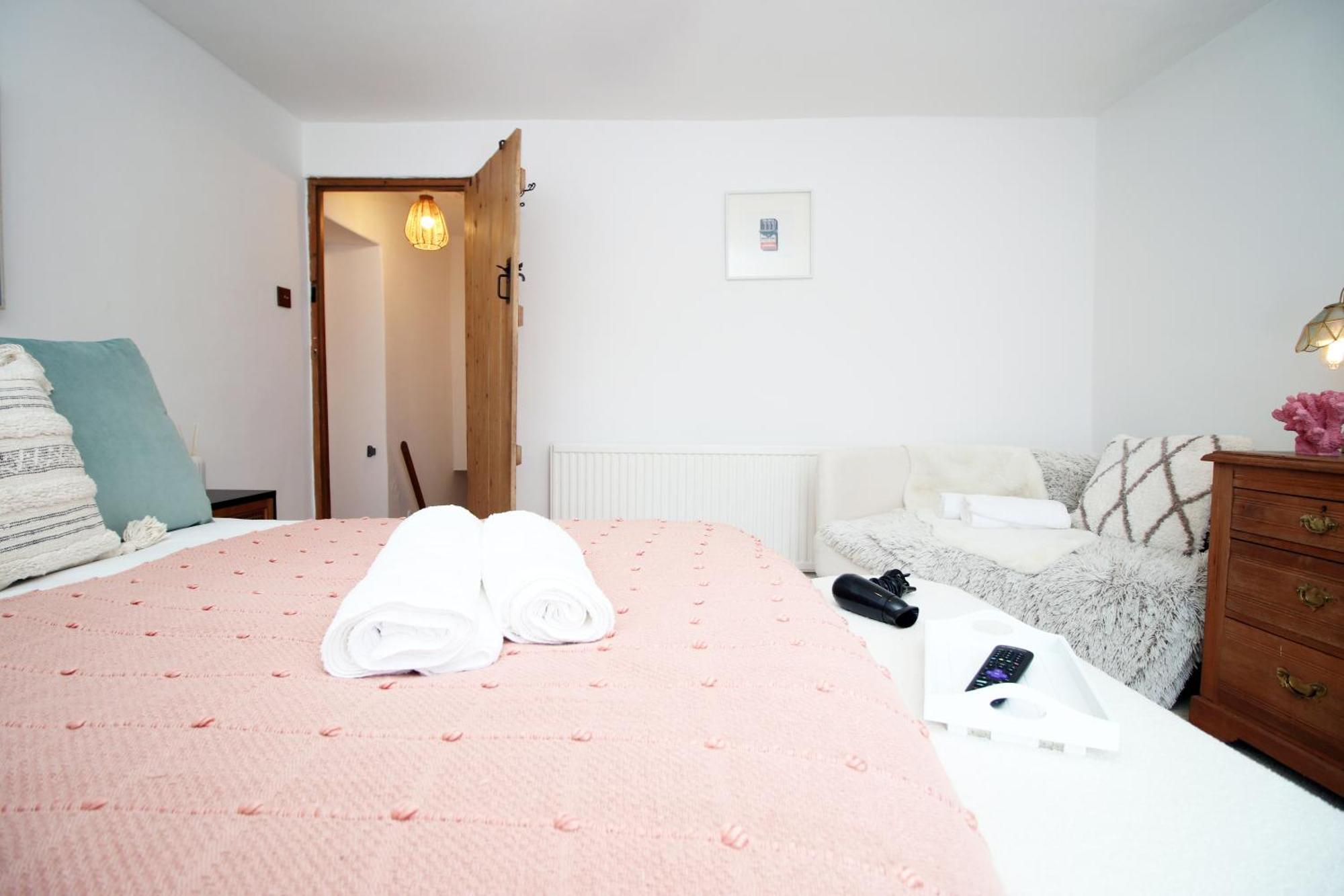 Little Gem In The Mumbles! Fishermans Cottage With Log Burner, Dog Friendly And Welcome Breakfast Hamper! Екстер'єр фото